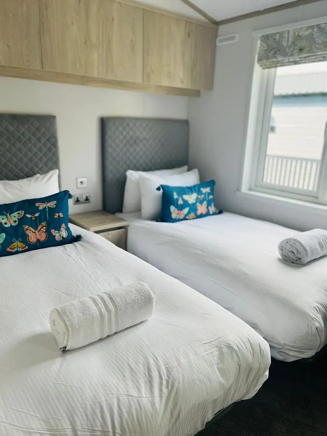 Honey Bee Lodge With Hot Tub York Holiday home