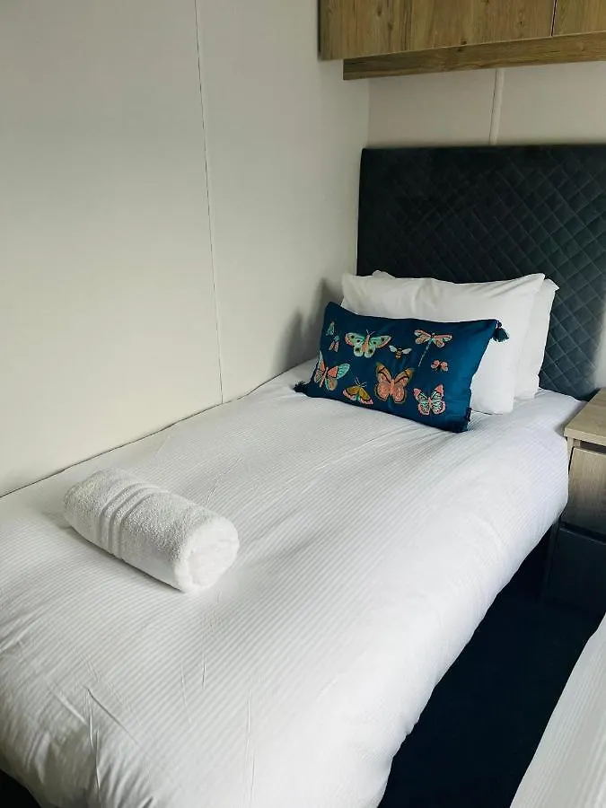 Honey Bee Lodge With Hot Tub York